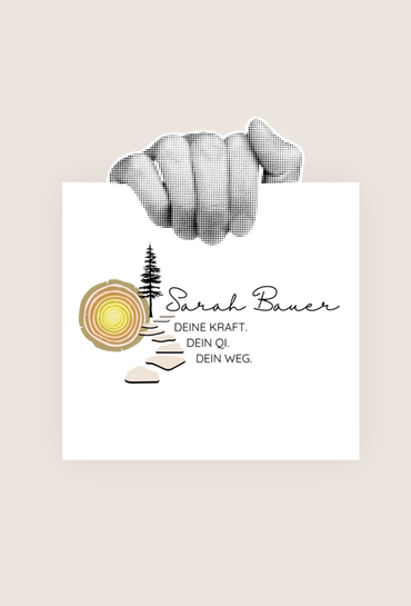 Leistungen von Seitenweise Glück: Foto zeigt eine Hand, die ein Logo hält. Es veranschaulicht das Angebot Grafikdesign.